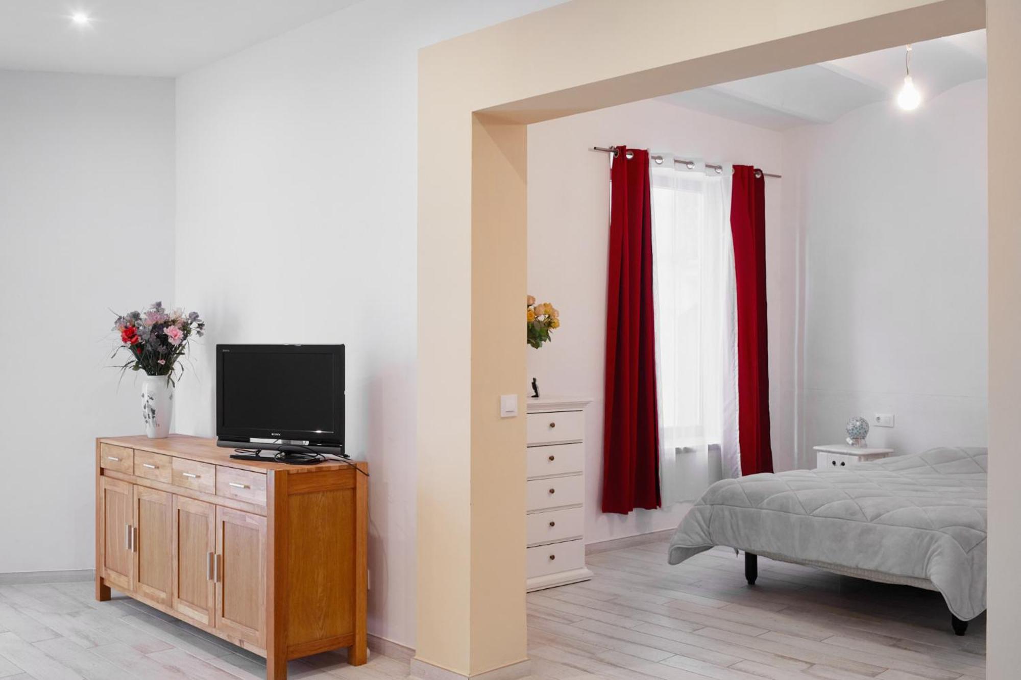 Loft Con Encanto En El Corazon Historico De Peralada Bagian luar foto