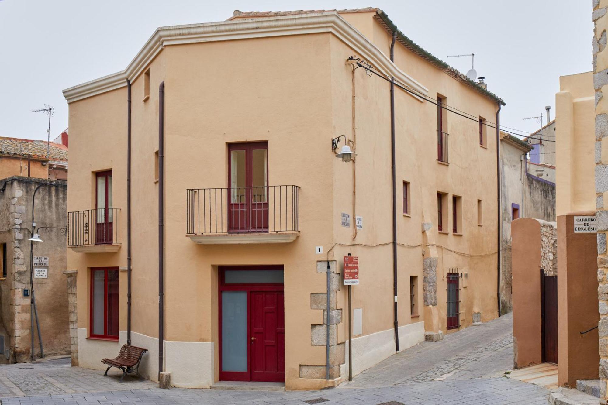 Loft Con Encanto En El Corazon Historico De Peralada Bagian luar foto