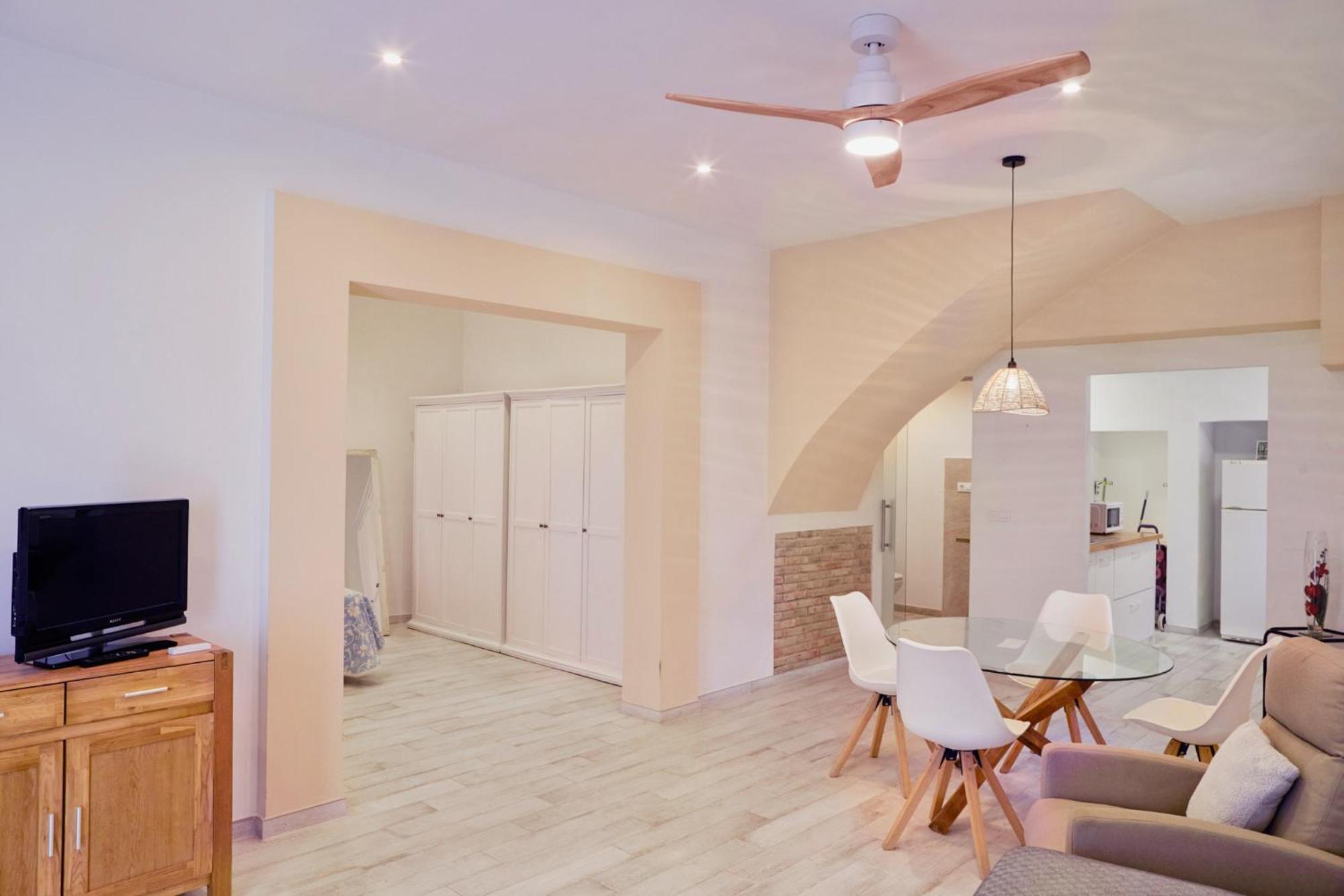 Loft Con Encanto En El Corazon Historico De Peralada Bagian luar foto